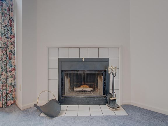 4th image of 1942 Cottonwood Ct