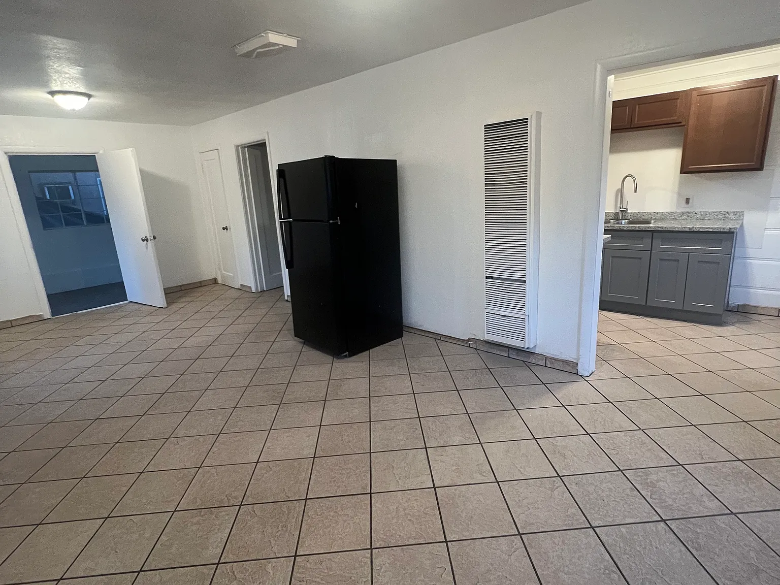 3 bed, 520 sqft, $1,800 — Photo 4