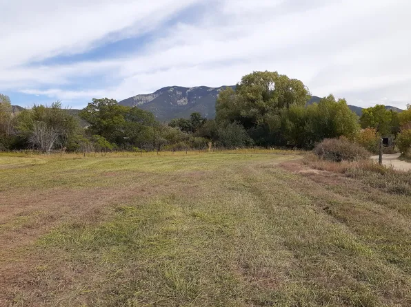 7 Martinez Rd, El Prado, NM 87529
