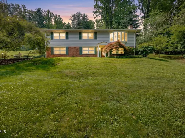638 Fox Meadow Ln, Bristol, VA 24201