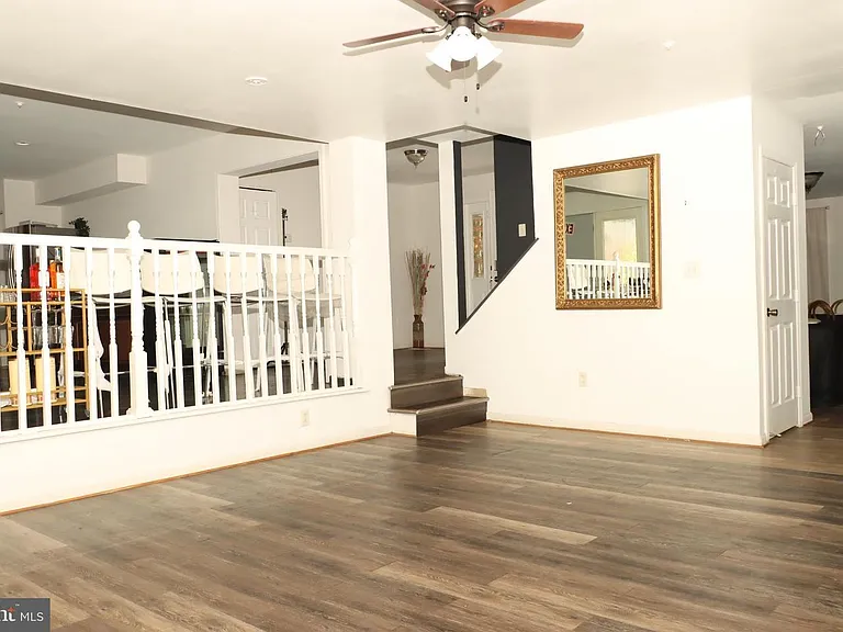 9216 Crandall Rd — Photo 23