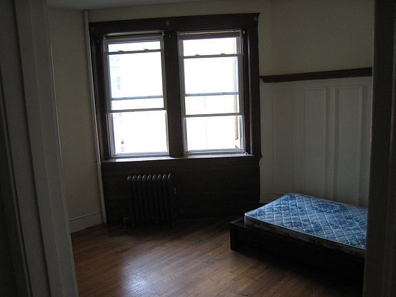 3rd image of 322 Saint Paul St #5BR