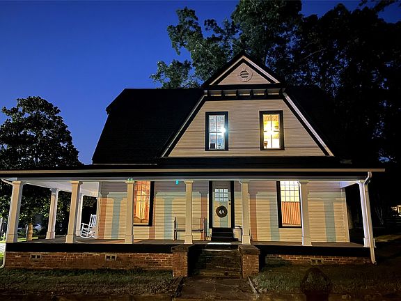 2nd image of 101 S Friou St