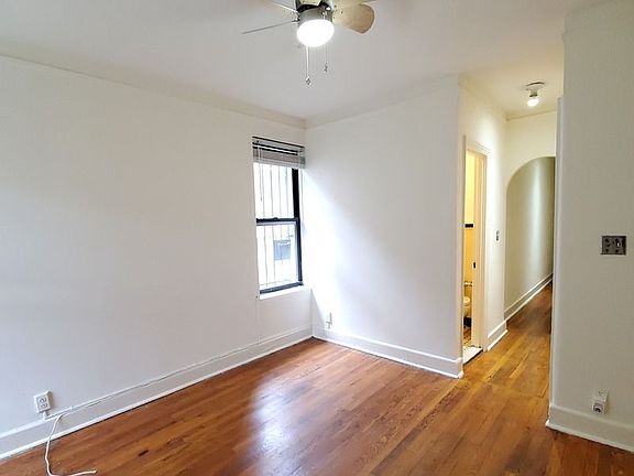 5th image of 225 W 15th St APT 3C