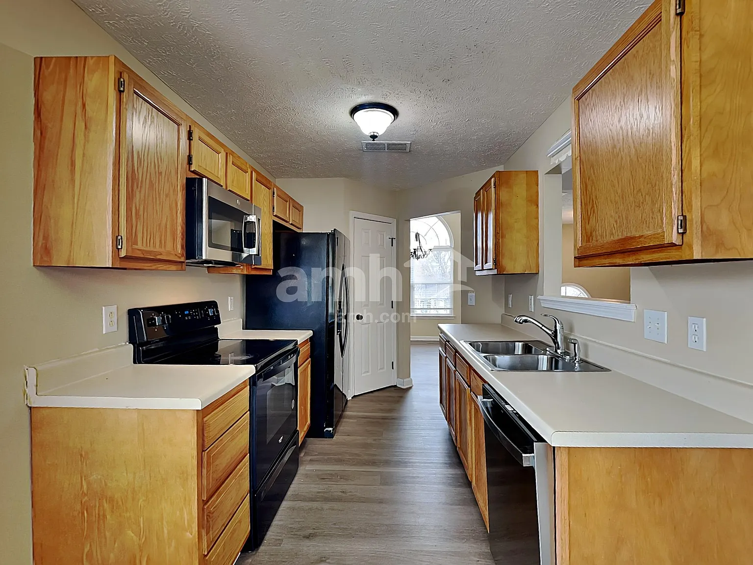 3 bed, 2.0 bath, 1909 sqft, $2,355 — Photo 3