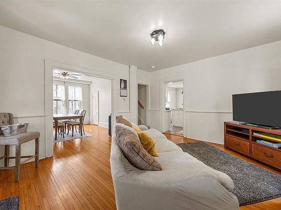 4th image of 304 Ronalds St