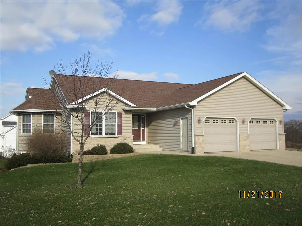 607 Bretts Way photo 1