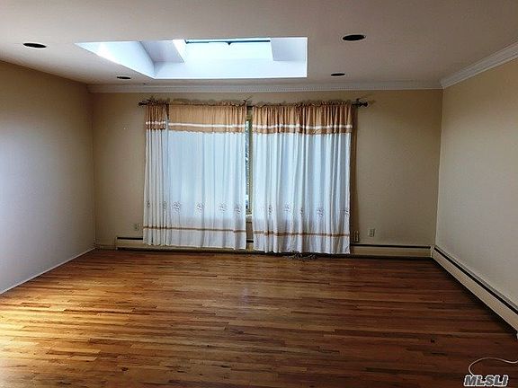 3rd image of 40 Mackay Dr