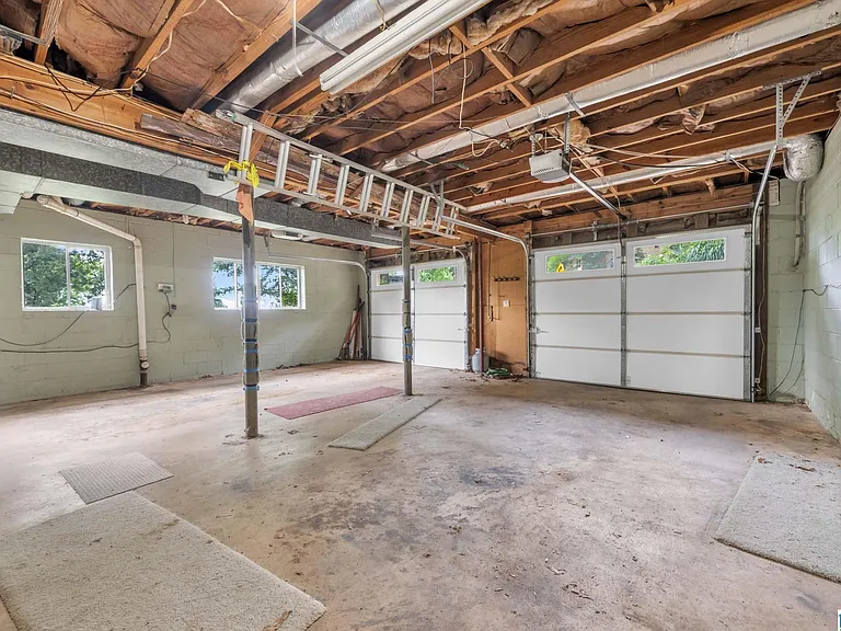 373 Laredo Dr — Photo 37