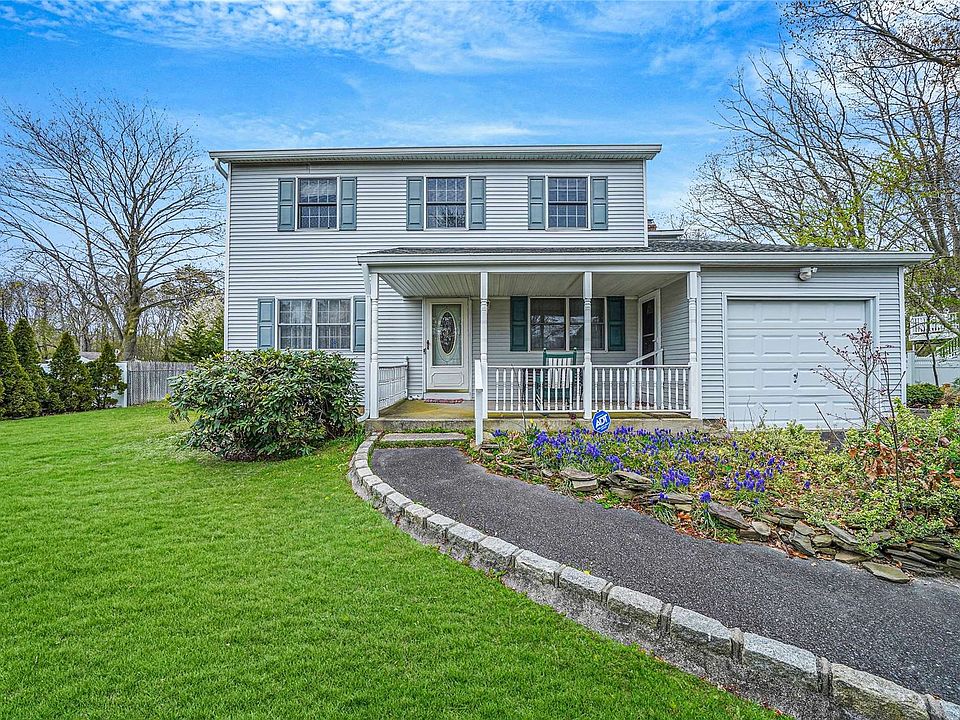 135 Oak St, Medford, NY 11763 Zillow