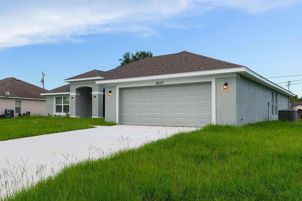 4 bed, 3.0 bath, 2281 sqft, $3,000 — Photo 1