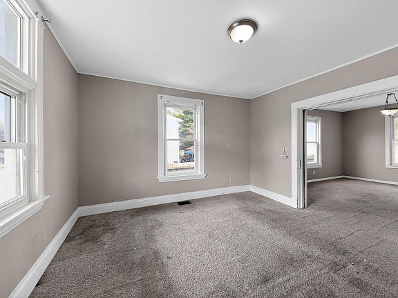 3rd image of 48 W 28th St