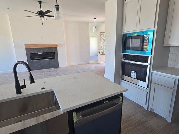 3rd image of 3025 Rome Ter