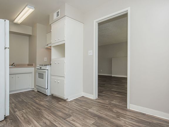 5th image of 4901 Little Oak Ln APT 202