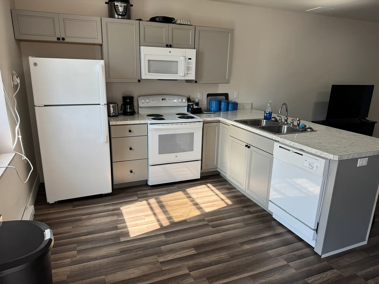 1 bed, $1,000 — Photo 1