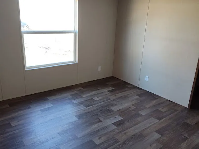 5600 W Kilgore Ave — Photo 28