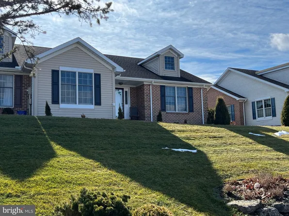 1512 Spring Side Dr E, Chambersburg, PA 17202