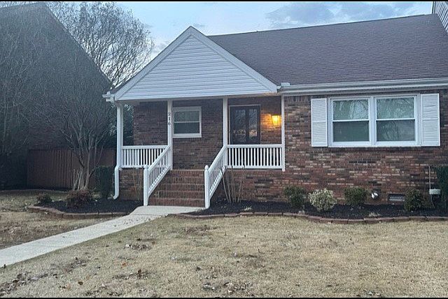 1st image of 216 Meadowcrest Dr