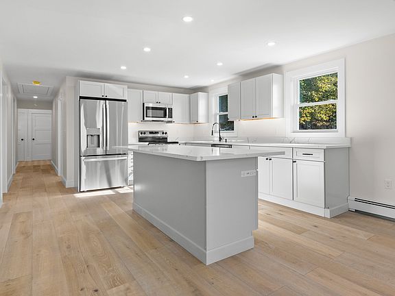 2nd image of 16 Reynard St #2