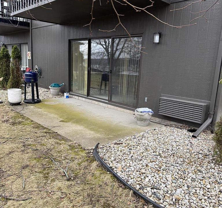 1st image of 60 Lausanne COURT #07
