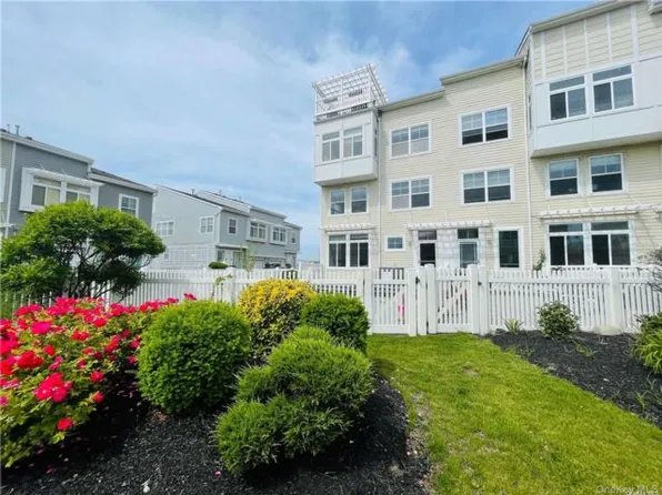 138 Beach 74th St #1, Arverne, NY 11692