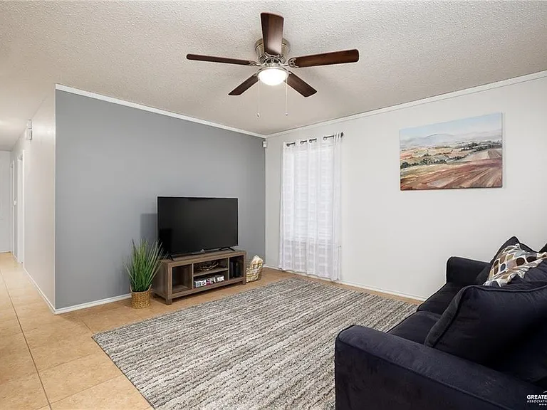 2900 Kilgore Ave — Photo 4