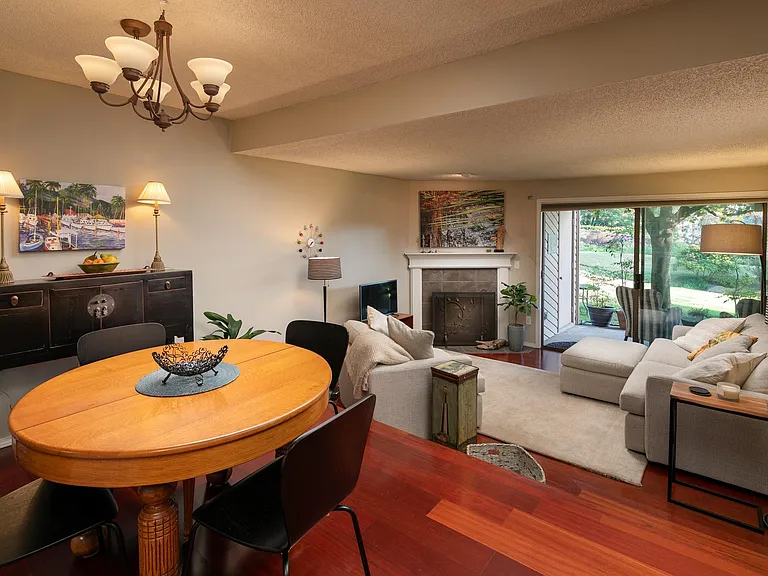 23003 Lakeview Dr #105 — Photo 3