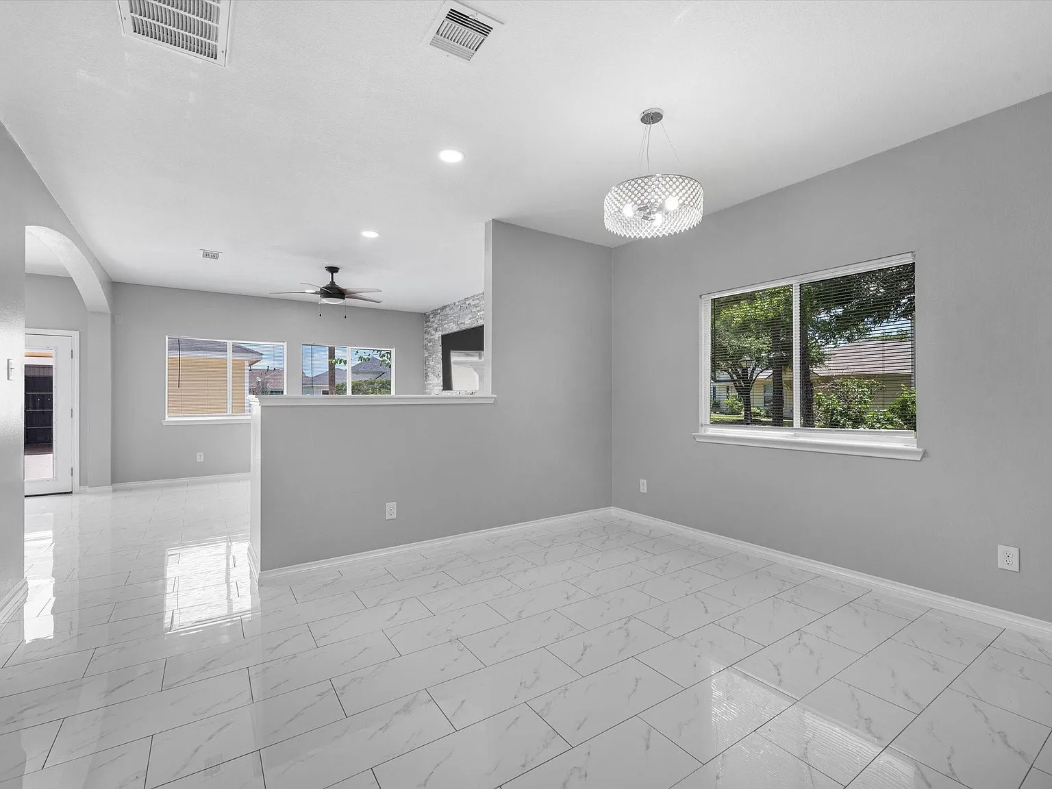 4 bed, 2.5 bath, 2188 sqft, $2,100 — Photo 3