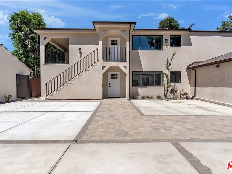 6913 1/2 Encino Ave #UPPER — Photo 1