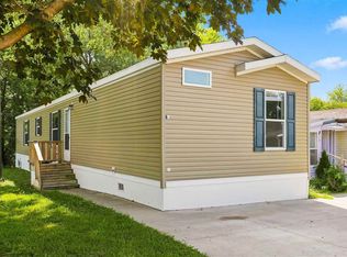 3701 2nd St #B18, Coralville, IA 52241