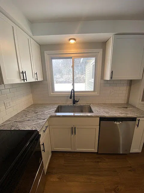3 bed, 1330 sqft, $2,300 — Photo 3