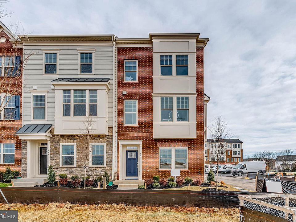 1st image of 834 Sawback Sq NE