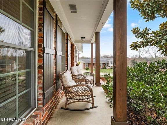 5th image of 608 Biloxi Ln