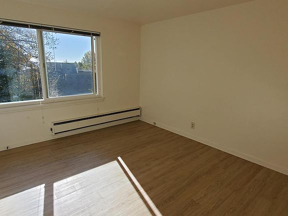 3rd image of 1400 Queen Anne Ave N APT 304