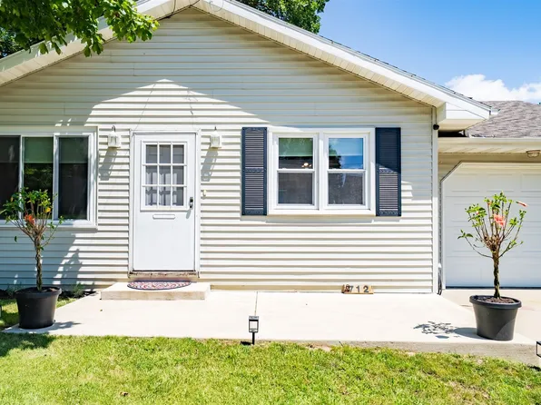 712 Fremont St, Bloomington, IL 61701