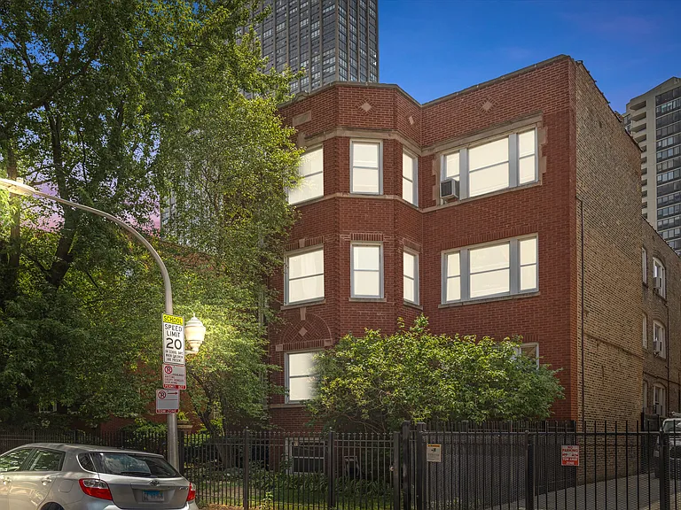 733 W Bittersweet Pl #1E — Photo 18