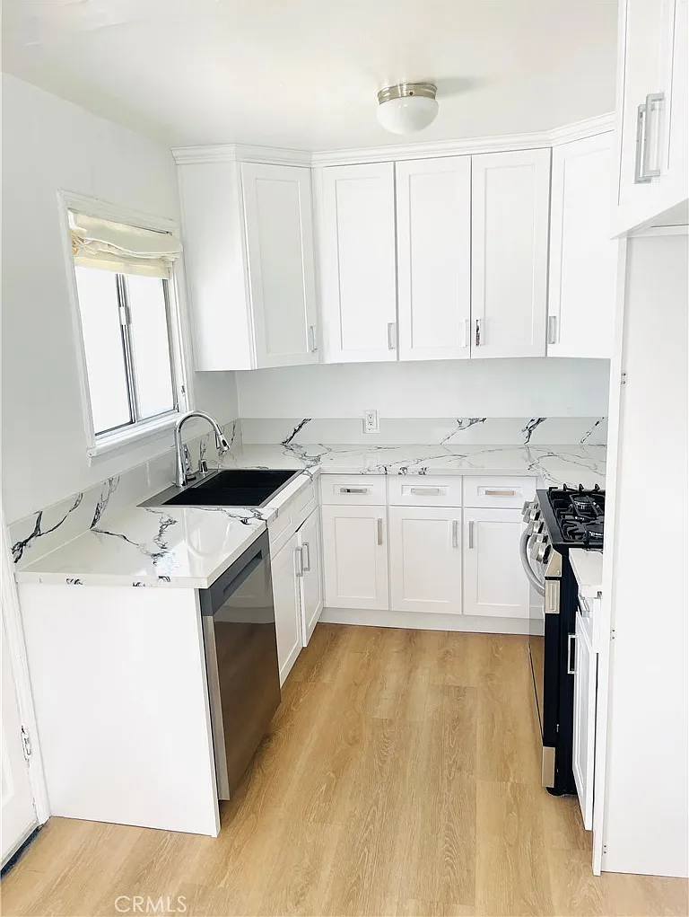 2 bed, 800 sqft, $2,395 — Photo 1