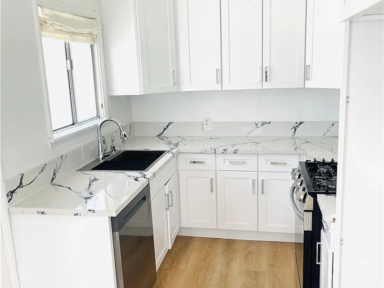 5752 Vineland Ave — Photo 1