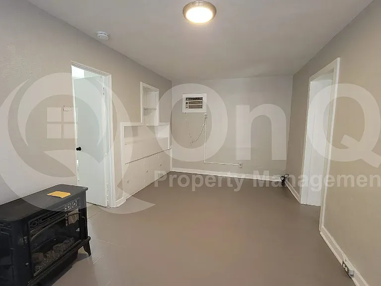 324 S 6th Ave #D — Photo 4