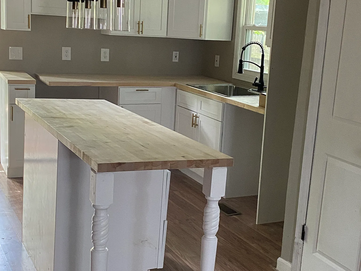 2 bed, 1000 sqft, $1,300 — Photo 2