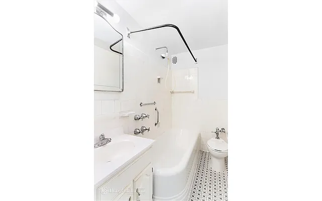 Rented by Douglas Elliman | media 20