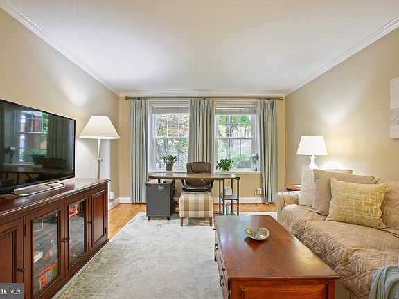3rd image of 3024 S Buchanan St APT A2