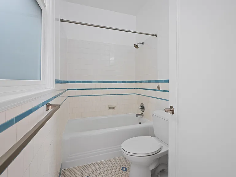 2774 Franklin St #11 — Photo 4