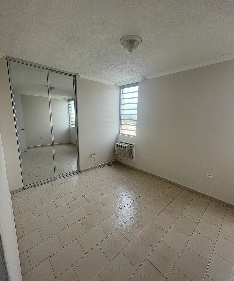 3 bed, $1,600 — Photo 2