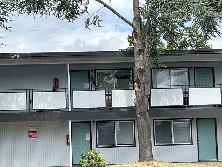 Twin Oaks Apartments — Photo 20