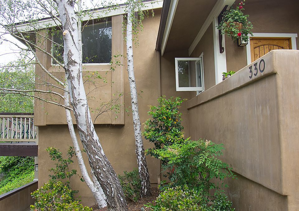 1st image of 330 W Mountain Dr