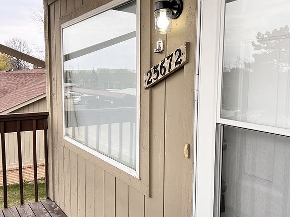 balcony with screen door & working light