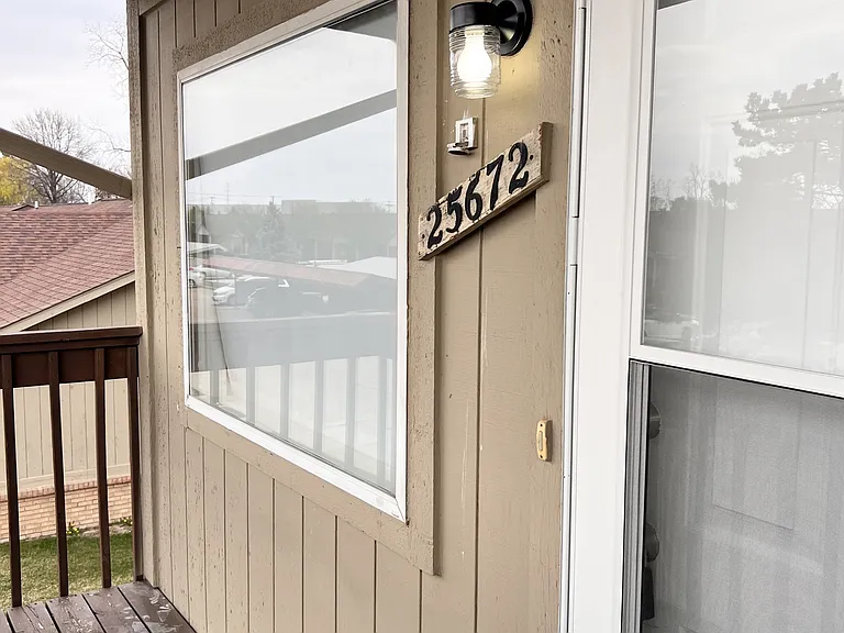 balcony with screen door & working light