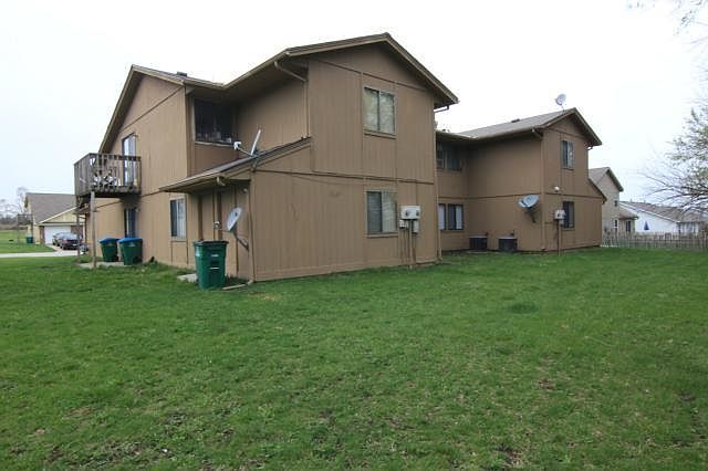 2nd image of 121 North Crst #123-125-127