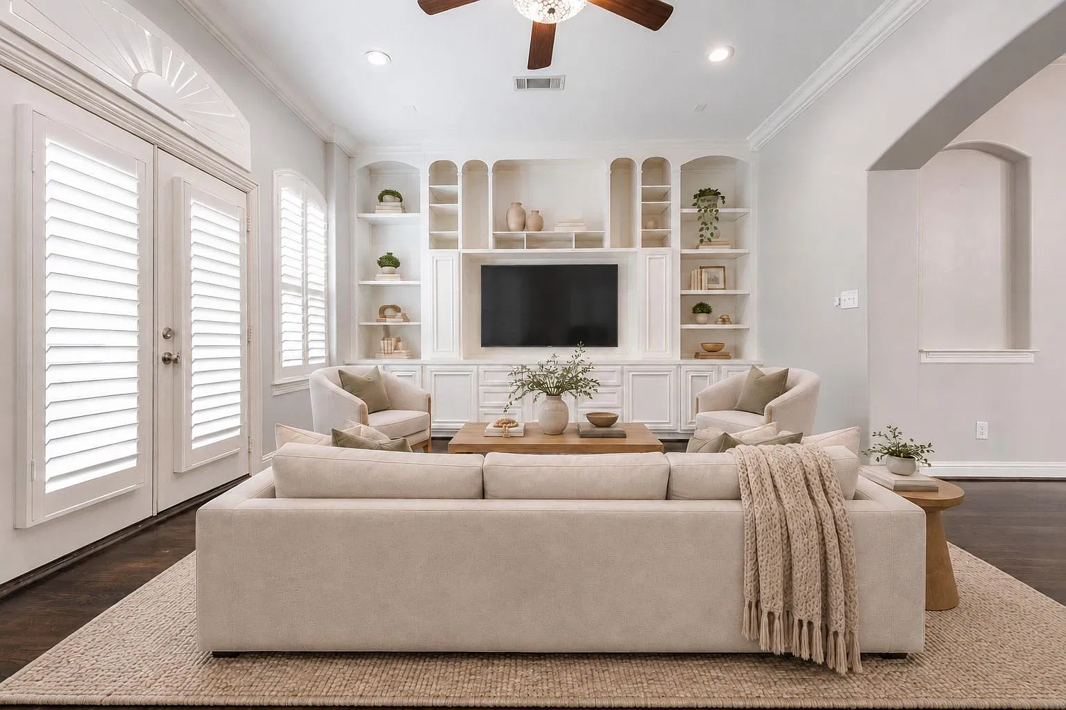 3 bed, 3.5 bath, 2568 sqft, $2,600 — Photo 4